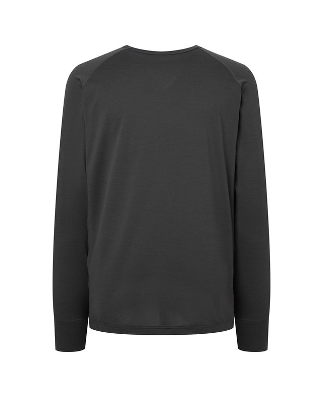티톤 브로스 Vapor L/S 블랙 착용컷