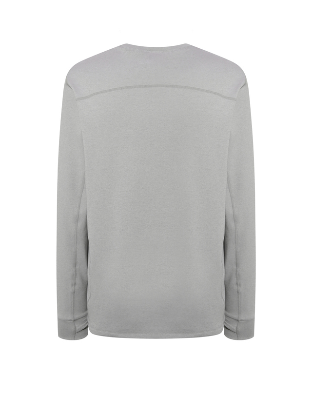 티톤 브로스 Base Fleece Crew LS 밝은 그레이 착용컷
