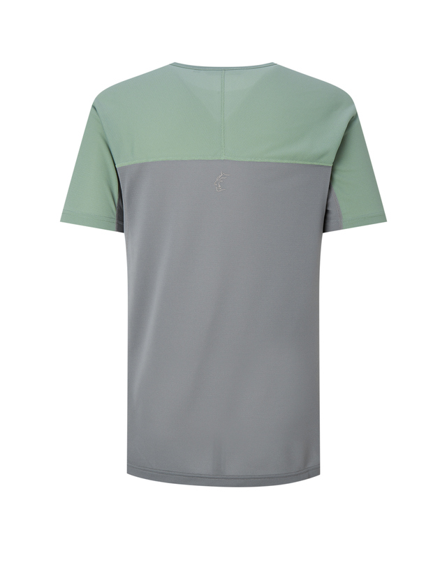 티톤 브로스 ELV1000 S/S TEE 밝은 그레이 착용컷