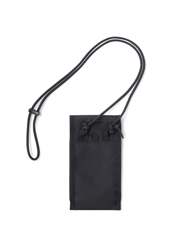 킨 HARVEST ACCORDION POUCH 블랙 착용컷