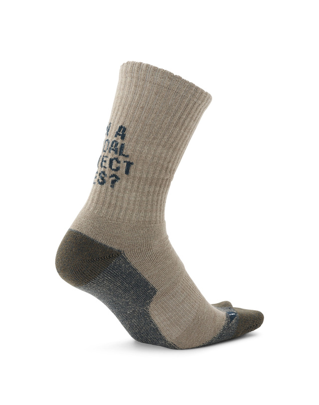 킨 NEWPORT TABI SLOGAN SOCKS 베이지 착용컷