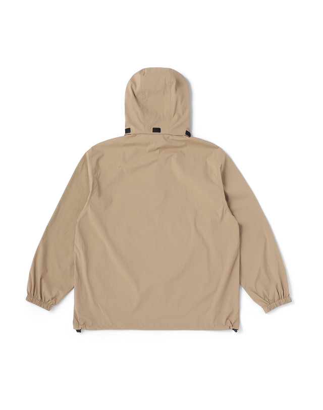 킨 NYLON ANORAK HOODIE 브라운 착용컷