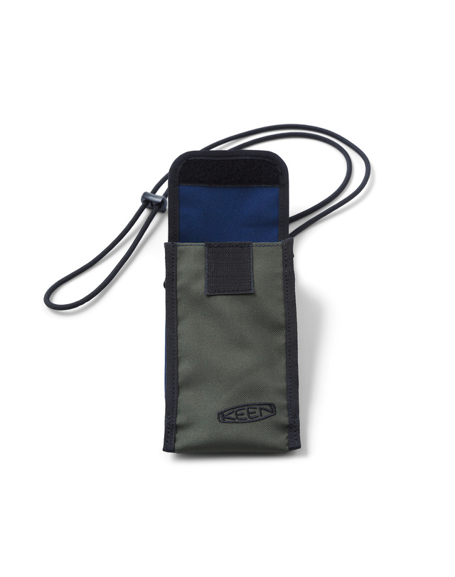 킨 HARVEST ACCORDION POUCH (OLIVE) 카키 착용컷