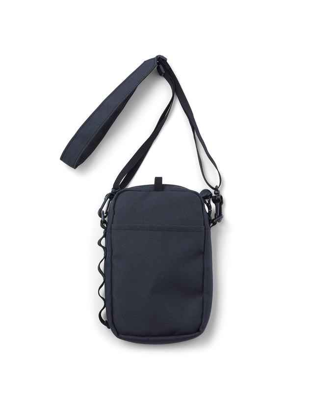 킨 HARVEST MATERIAL MODULAR TRAVEL POUCH (BLUE) 블루 착용컷