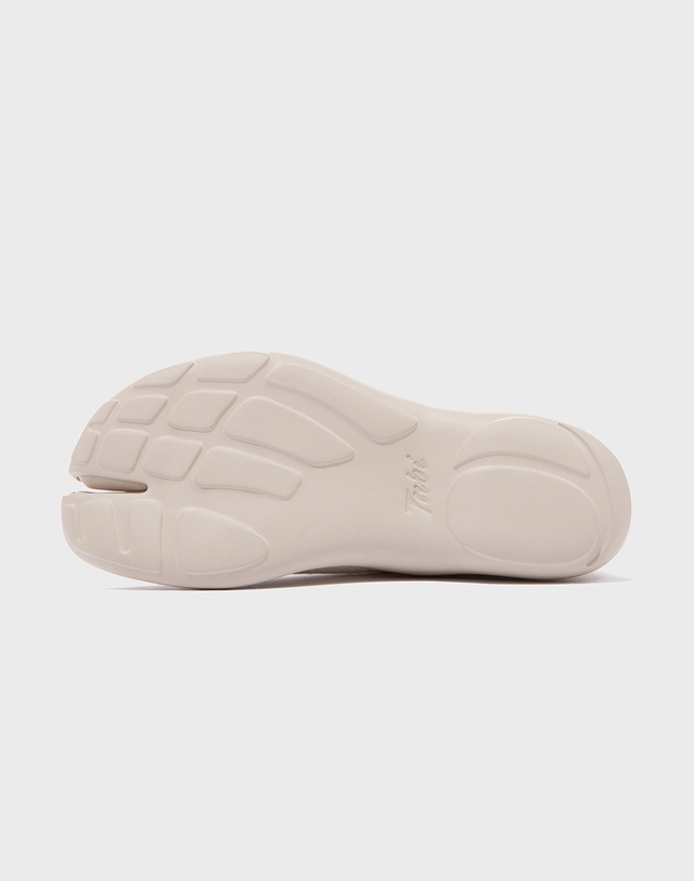 타비 [TABI] 미색 남녀공용 SHOE 슬립온 착용컷