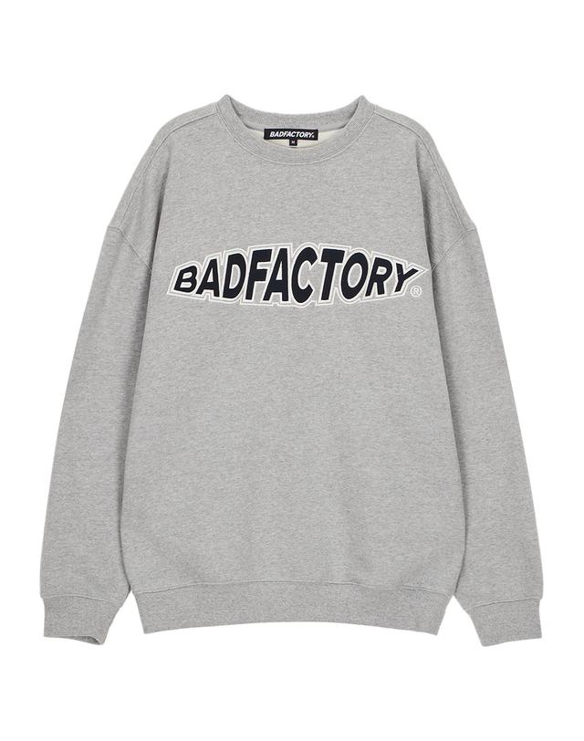 배드 팩토리 오발 로고 크루넥 그레이 (OVAL LOGO CREWNECK GREY) 착용컷