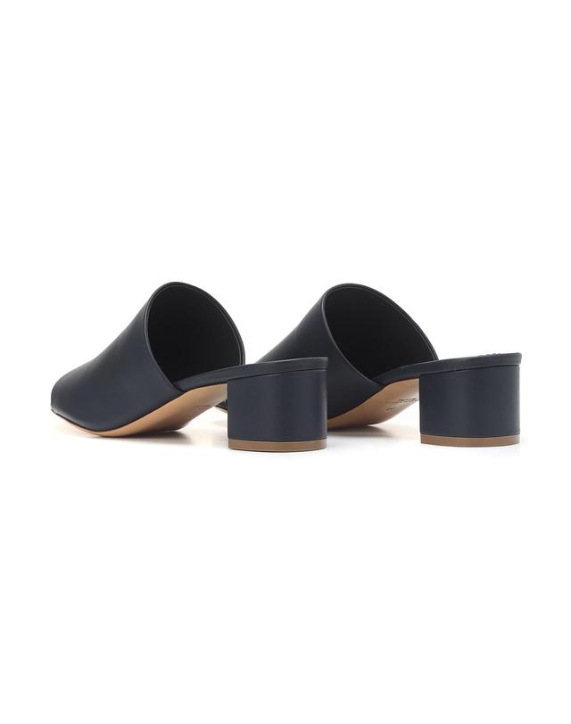 라움 만수르 가브리엘 [MANSUR GAVRIEL] 블루 단색 가죽 슬리퍼 밝은 블루 착용컷