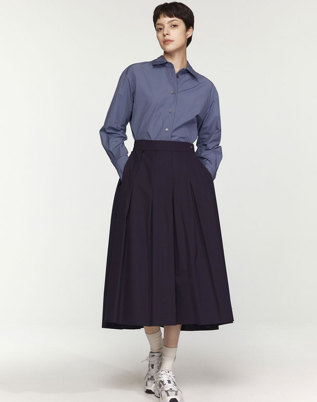 라움 여성 [RAUM WOMEN SIGNATURE] 네이비 단색 울혼방 밴딩스커트 착용컷