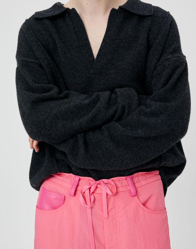 문선 UNISEX Pin Tuck Collar Knit/Charcoal 차콜 그레이 착용컷