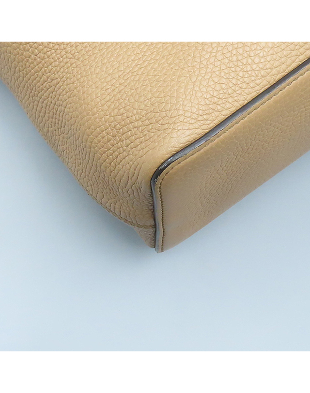 구찌 [중고명품] [중고]고이비토 구찌 408825 베이지 레더 SOHO 소호 태슬 호보 숄더백 K25116GU 착용컷