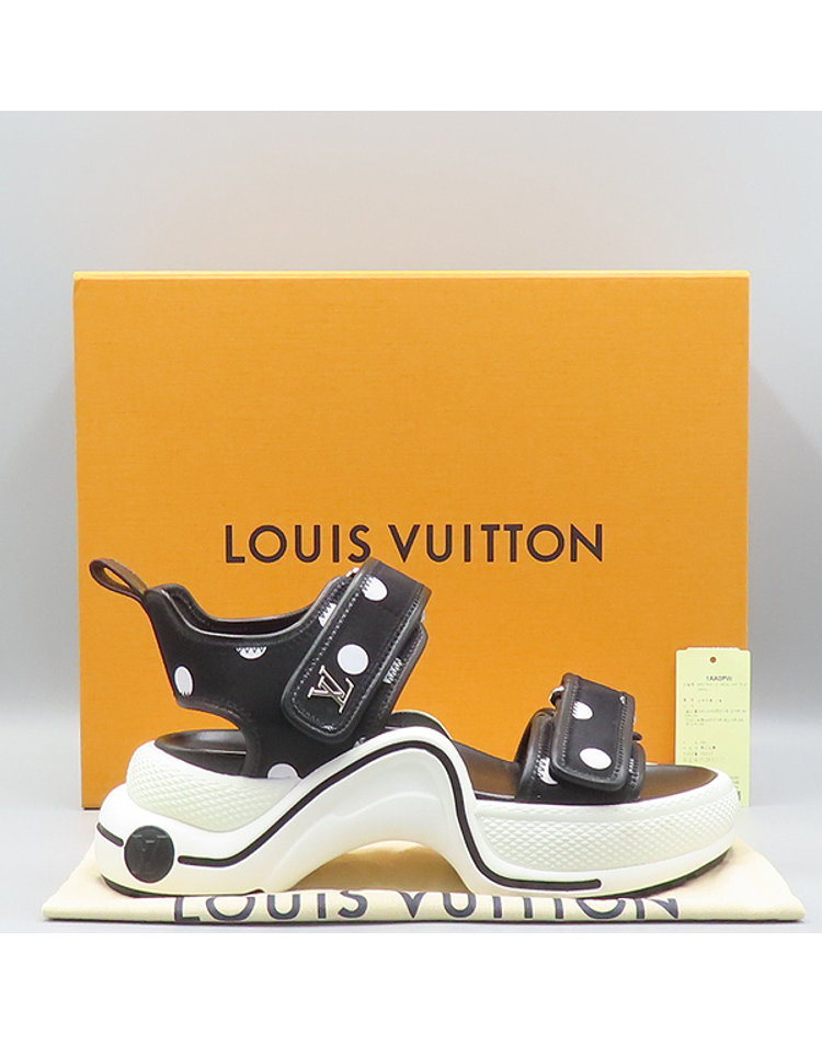 LOUIS VUITTON 루이비통 [중고] [중고명품] [중고]스미스마켓 루이비통 1AA0PW 블랙 화이트 LV 아치라이트 토트 패턴 플랫 샌들 60182wp CJ79XX14204