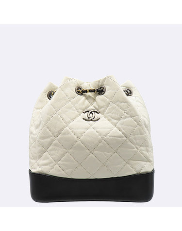 [중고]고이비토 샤넬 A94485 화이트 컬러 빈티지 은장 COCO 로고 가브리엘 스몰 체인 백팩 61226wp