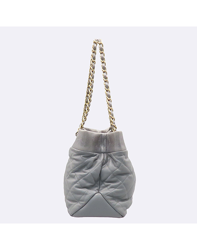 샤넬 [중고명품] [중고]고이비토 샤넬 A66416 그레이 컬러 SOFT ELEGANCE 체인 숄더백 K14199CH 착용컷