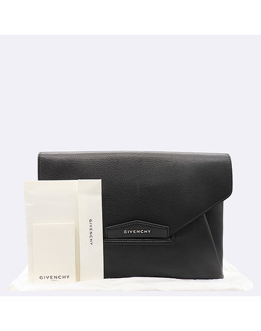 [중고]고이비토 지방시 BB05227012 블랙 레더 안티고나 엔벨롭 은장 로고 M사이즈 클러치 60876wp