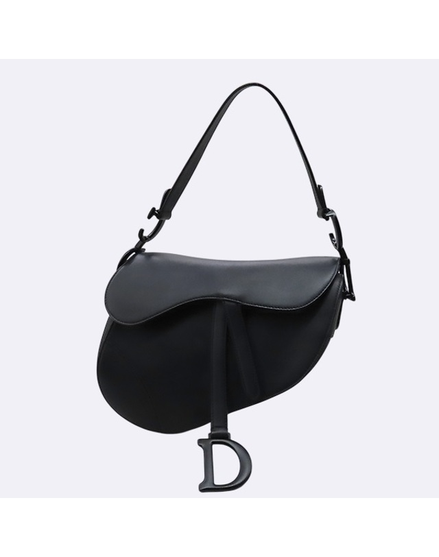 디올 [중고명품] [중고]고이비토 디올 M0446SLLO 울트라 매트 블랙 레더 Oblique Saddle(오블리크 새들) 숄더백 K4844CD 착용컷