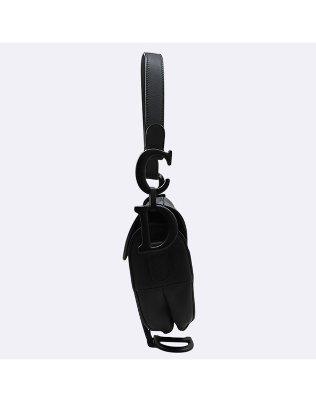디올 [중고명품] [중고]고이비토 디올 M0446SLLO 울트라 매트 블랙 레더 Oblique Saddle(오블리크 새들) 숄더백 K4844CD 착용컷