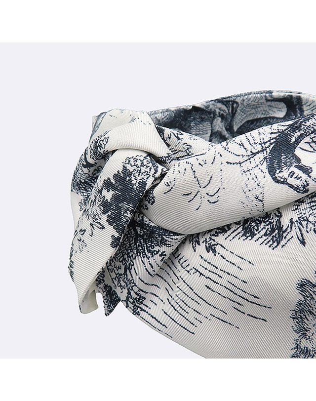 디올 [중고명품] [중고]고이비토 디올 25JOU155I602 화이트 네이비컬러 Toile De Jouy Sauvage 트왈 드 주이 소바쥬 실크 스카프 헤어밴드 K4815CD 착용컷