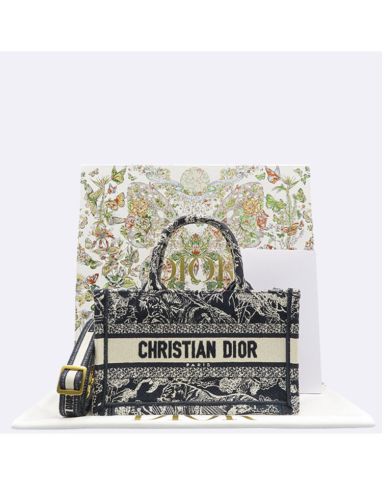 DIOR 디올 [중고] [중고명품] [중고]고이비토 디올 S5573CRGO 블루 Toile de Jouy Reverse 자수 미니 북 토트백 + 숄더스트랩 60236wp CM08XX01523