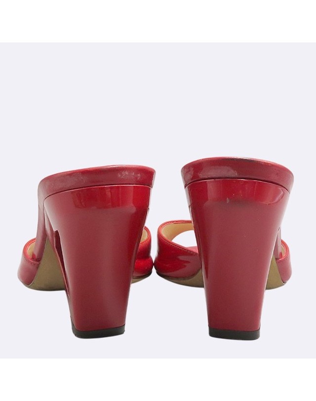 펜디 [중고명품] [중고]스미스마켓 펜디 레드 페이던트 여성용 뮬 샌들 - 235MM K4635FD 착용컷