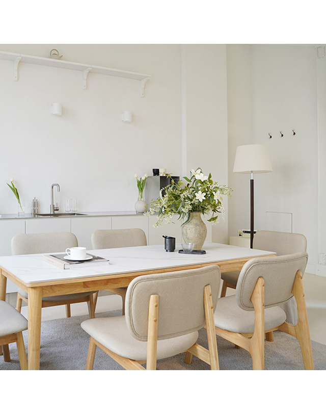 마루이 마루이 헤이즐 포세린 통세라믹 패밀리 원목식탁 세트 6인 1800 의자형_내추럴 착용컷