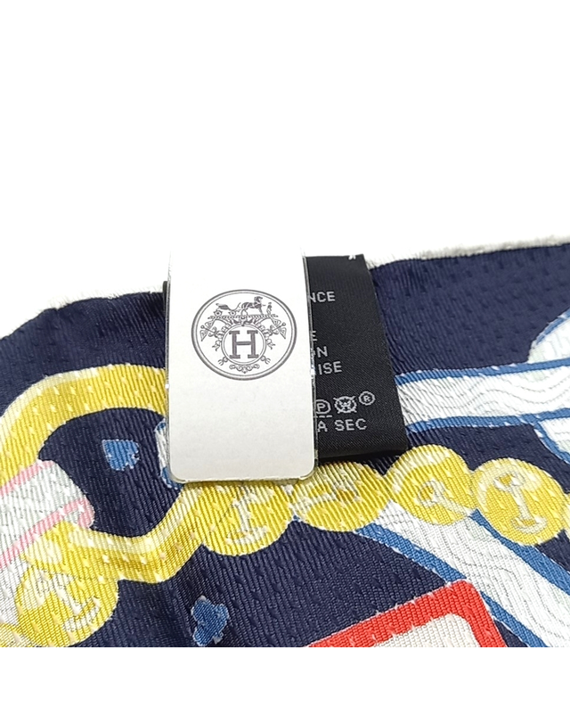 에르메스 [중고명품] [구구스]중고명품 에르메스 로장지 실크 스카프 (NO 10492772) 멀티컬러 착용컷