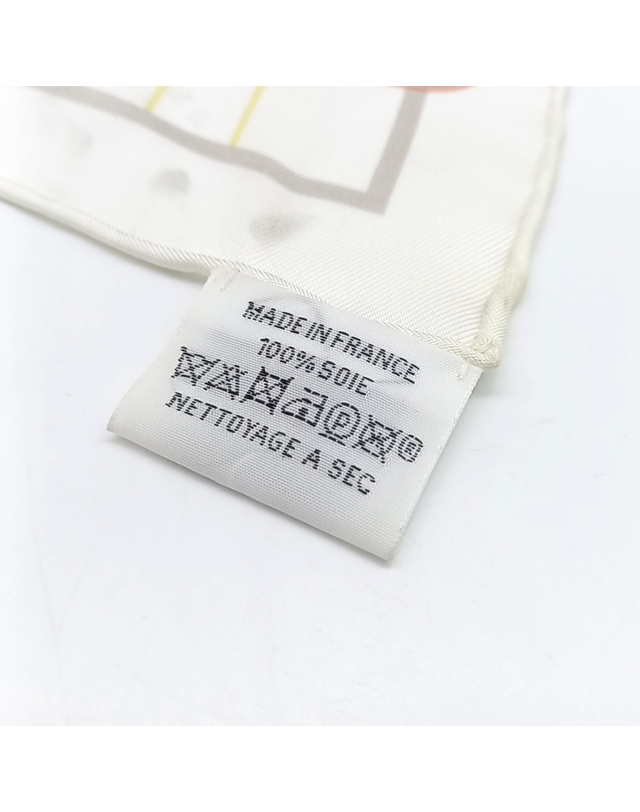 에르메스 [중고명품] [구구스]중고명품 에르메스 실크 스카프 (NO 10549671) 멀티컬러 착용컷