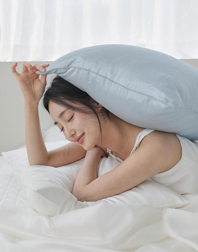 아망떼 아이스터치 자연 냉감 인견 베개커버 40x60 50x70 착용컷