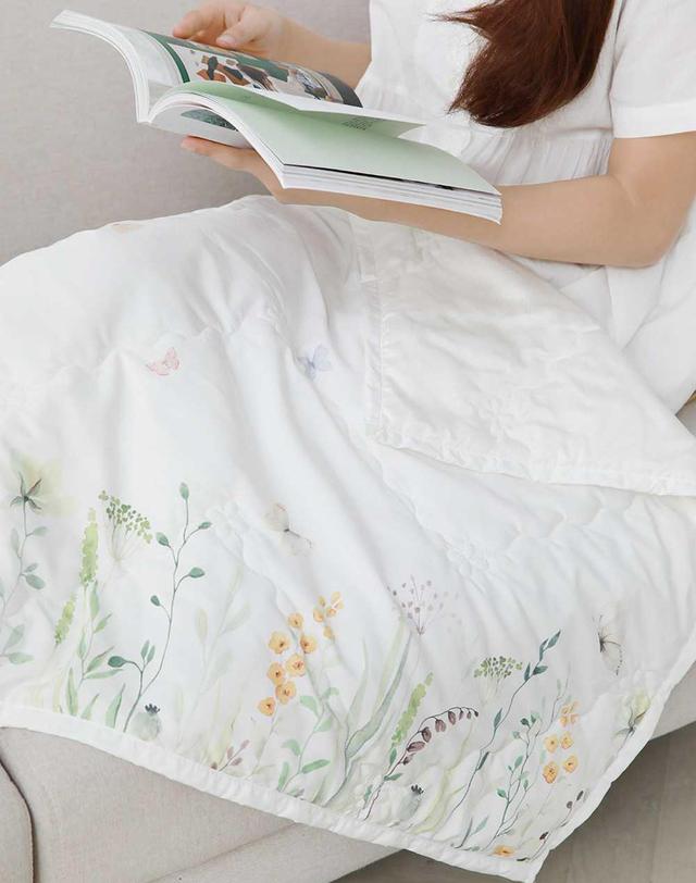 아망떼 아망떼 시원한 알러지케어+풍기인견 여름담요 2종 착용컷