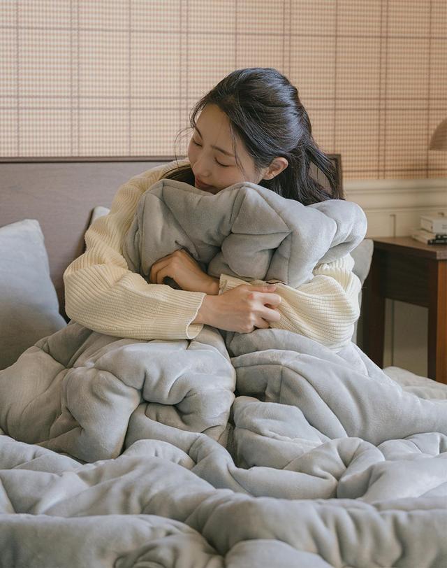 아망떼 소울메이트 플란넬 극세사 겨울 차렵이불 착용컷