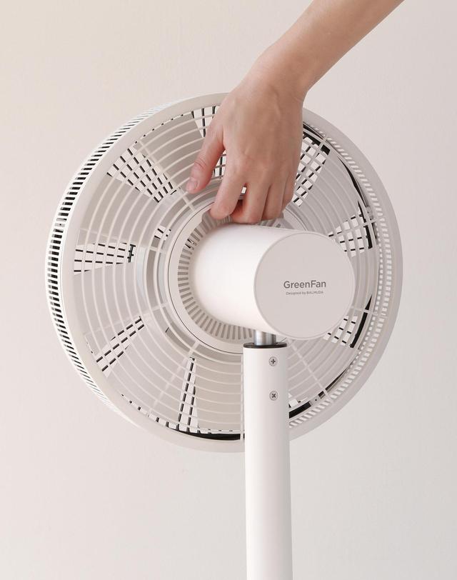 발뮤다 [공식수입원] 발뮤다 그린팬S 선풍기 샴페인골드 EGF-1800-WC 착용컷