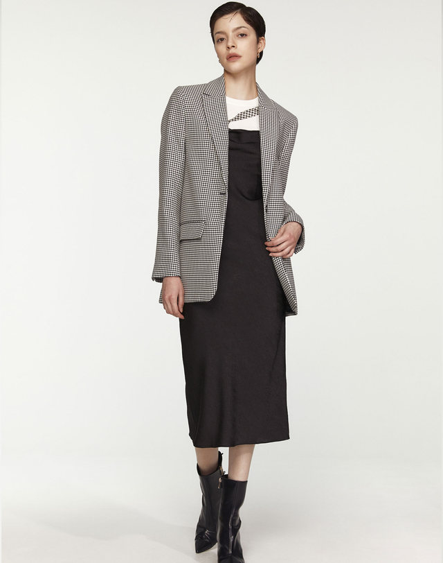 라움 여성 [BAUM UND PFERDGARTEN] 블랙 패턴 긴팔자켓 MULTI COLOR 착용컷