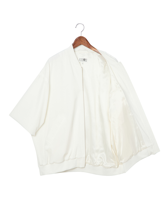 라움 여성 [클리어런스][MM6 MAISON MARGIELA] 화이트 단색 긴팔캐주얼점퍼 흰색 착용컷