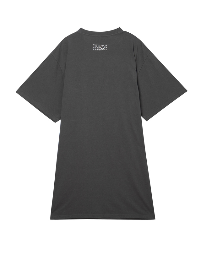 라움 여성 [MM6 MAISON MARGIELA] 그레이 프린트배색 면 반팔티셔츠 진한 그레이 착용컷