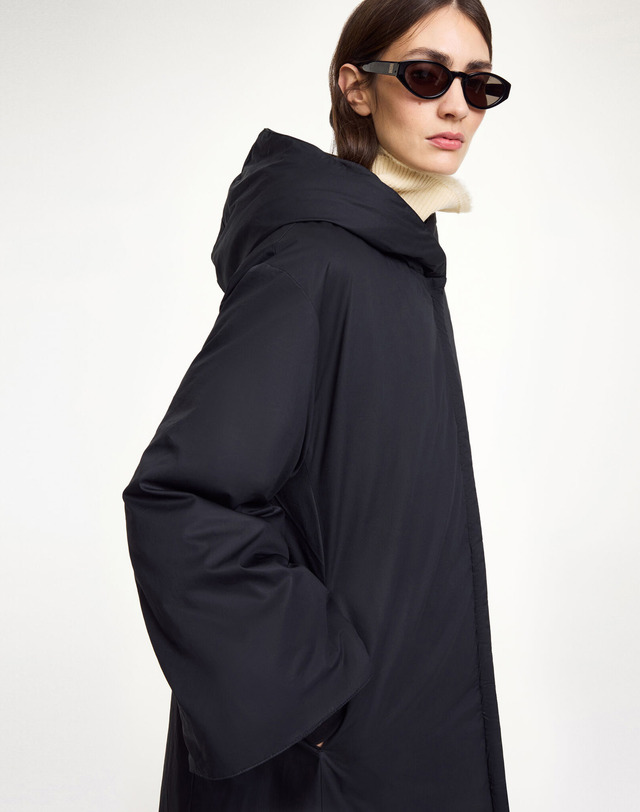 라움 여성 [BY MALENE BIRGER] 블랙 단색 면 패딩점퍼 착용컷