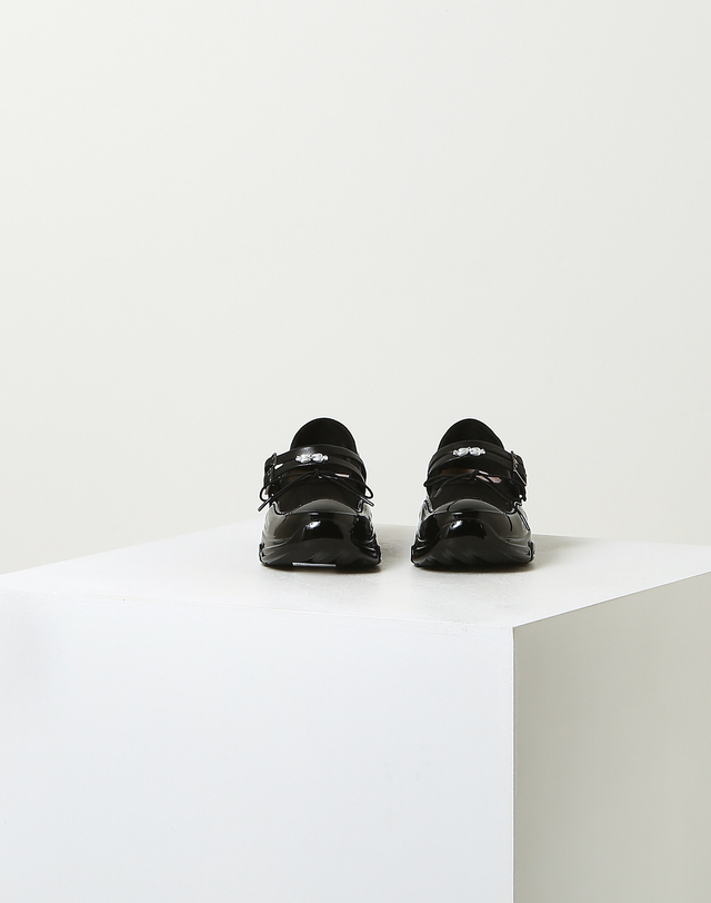 라움 여성 [Simone Rocha] 블랙 비즈장식 가죽 스니커즈 착용컷