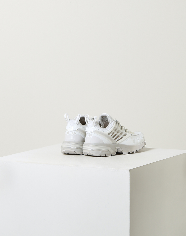 라움 여성 [MM6 MAISON MARGIELA] 화이트 로고프린트 스니커즈 흰색 착용컷