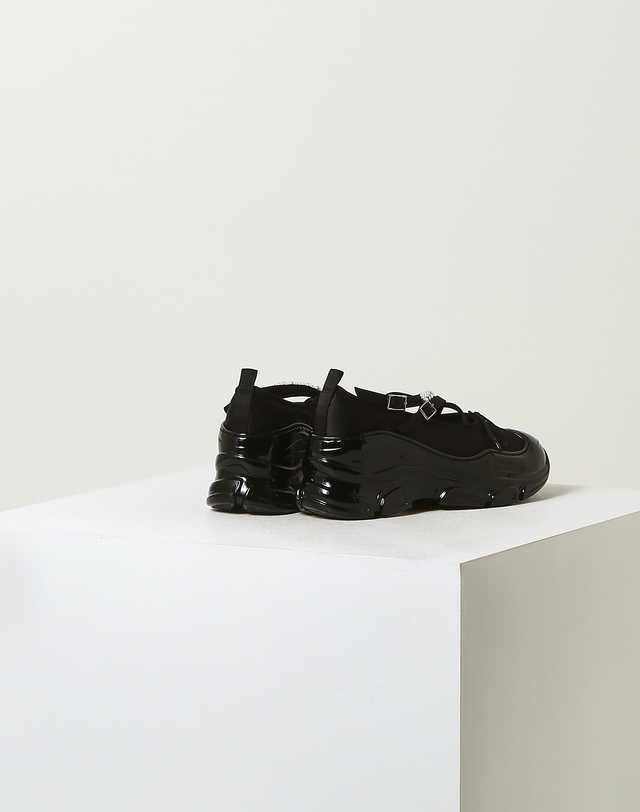 라움 여성 [SIMONE ROCHA] 블랙 비즈장식 스니커즈 착용컷