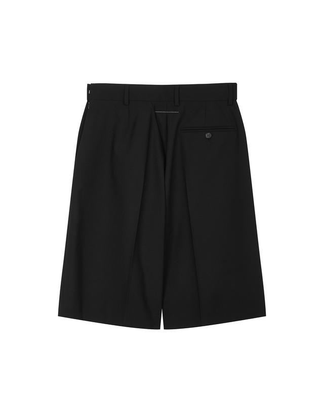 라움 여성 [MM6 MAISON MARGIELA] 블랙 단색 울혼방 하프팬츠 착용컷