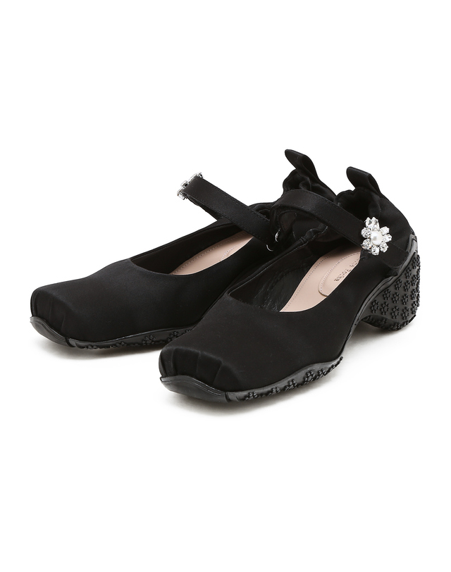 라움 여성 [SIMONE ROCHA] 블랙 크리스탈장식 플랫슈즈 착용컷