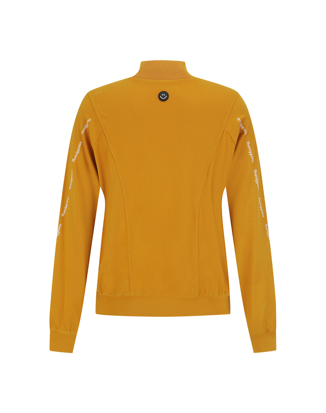 파리게이츠 여성 스마일 모크넥 긴팔 티셔츠 착용컷
