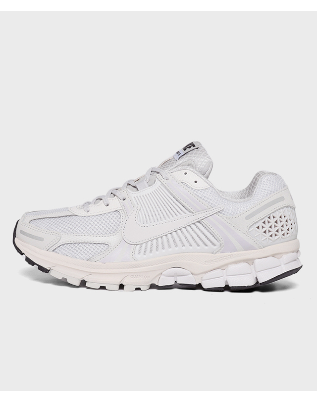 나이키 [나이키] 줌 보메로 5 SP 운동화 바스트 그레이 BV1358-001 착용컷