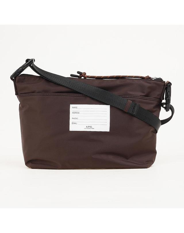아페쎄 [APC] SS26 남성 트렉 메신저백 PAAGS H61734 CAA 착용컷
