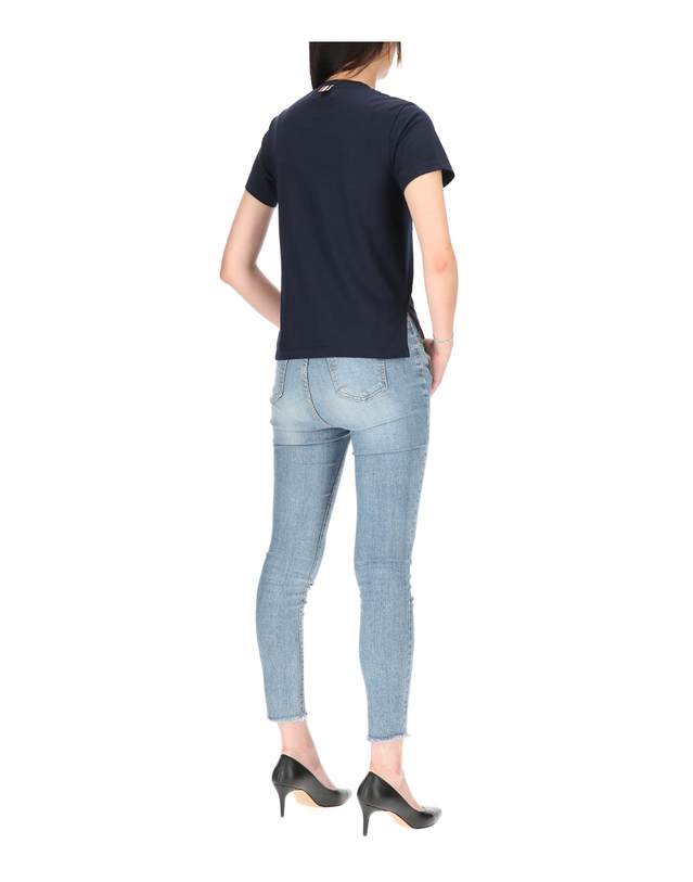 톰브라운 릴렉스핏 FJS036A 05398 415 여성 반팔티셔츠 착용컷