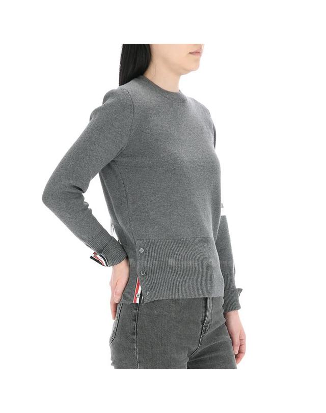 톰브라운 사선완장 FKA239A 00014 035 톰브라운 밀라노스티치 루프탭 여성 크루넥 니트 착용컷