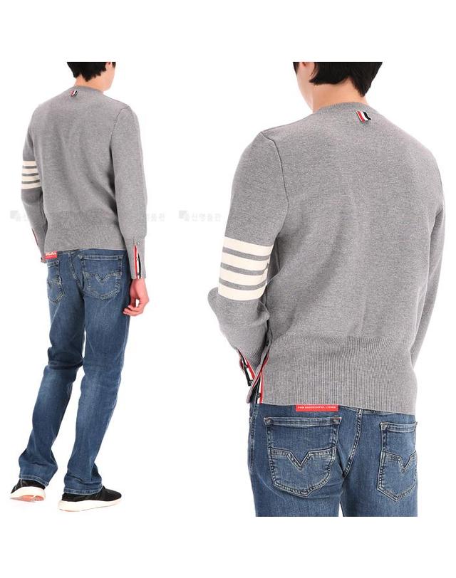 톰브라운 사선완장 MKA189A 00014 055 톰브라운 루프탭 밀라노스티치 남성 니트 스웨터 착용컷