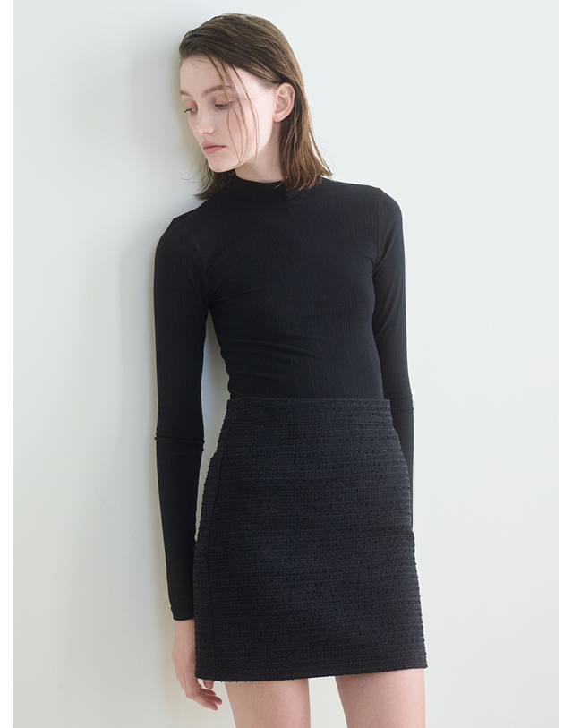 누브 Back Open Slim T-Shirts - Black 착용컷