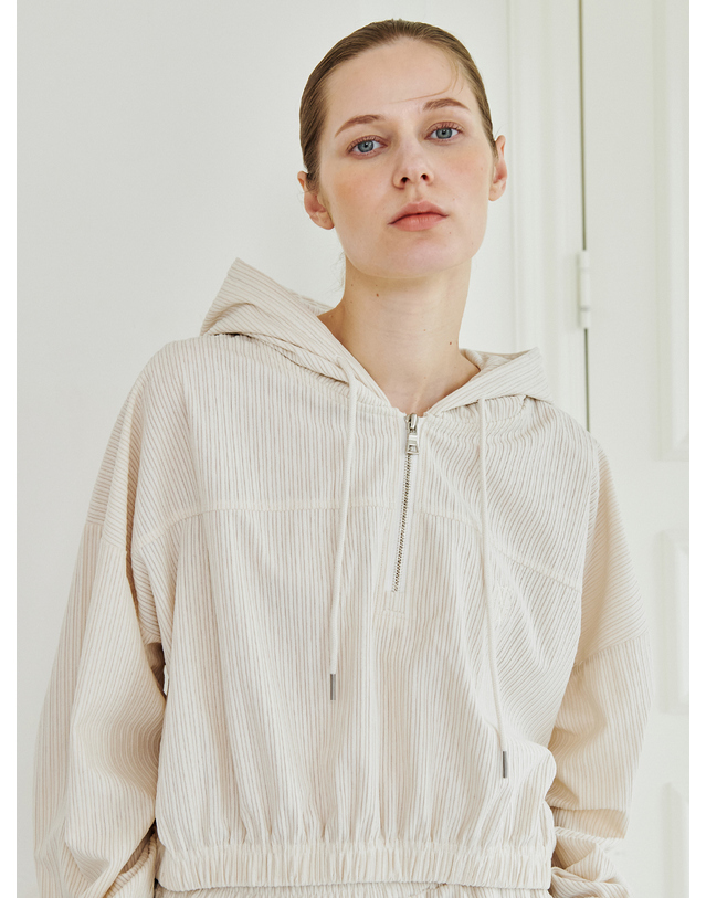 누브 Corduroy Half Zip up T-Shirt - Ivory 착용컷
