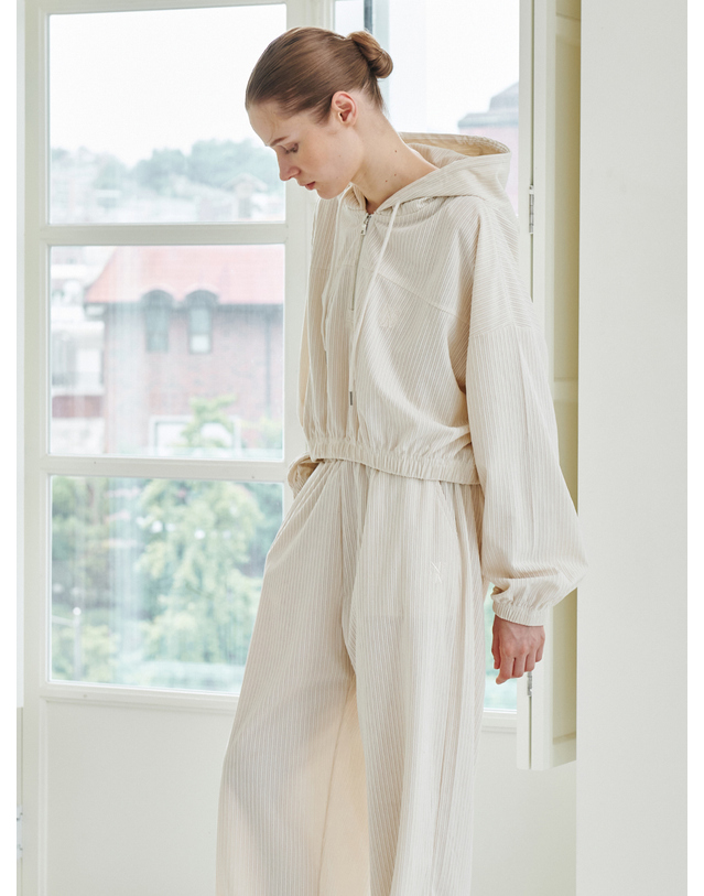 누브 Corduroy Half Zip up T-Shirt - Ivory 착용컷