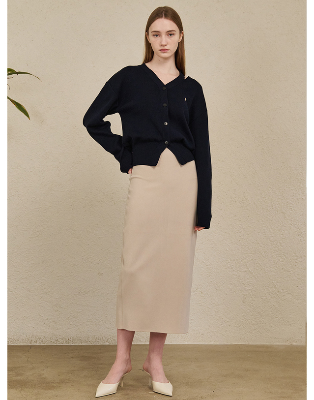 누브 Back Slit Slim fit Skirt - Beige 베이지 착용컷
