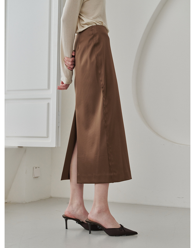 누브 Satin Cut Out Skirt - Brown 베이지 착용컷